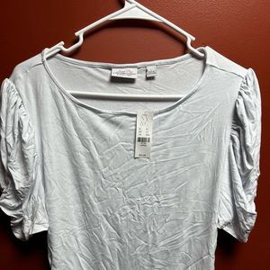 New York & Company white puff sleeve tee size Large. Will need to be ironed